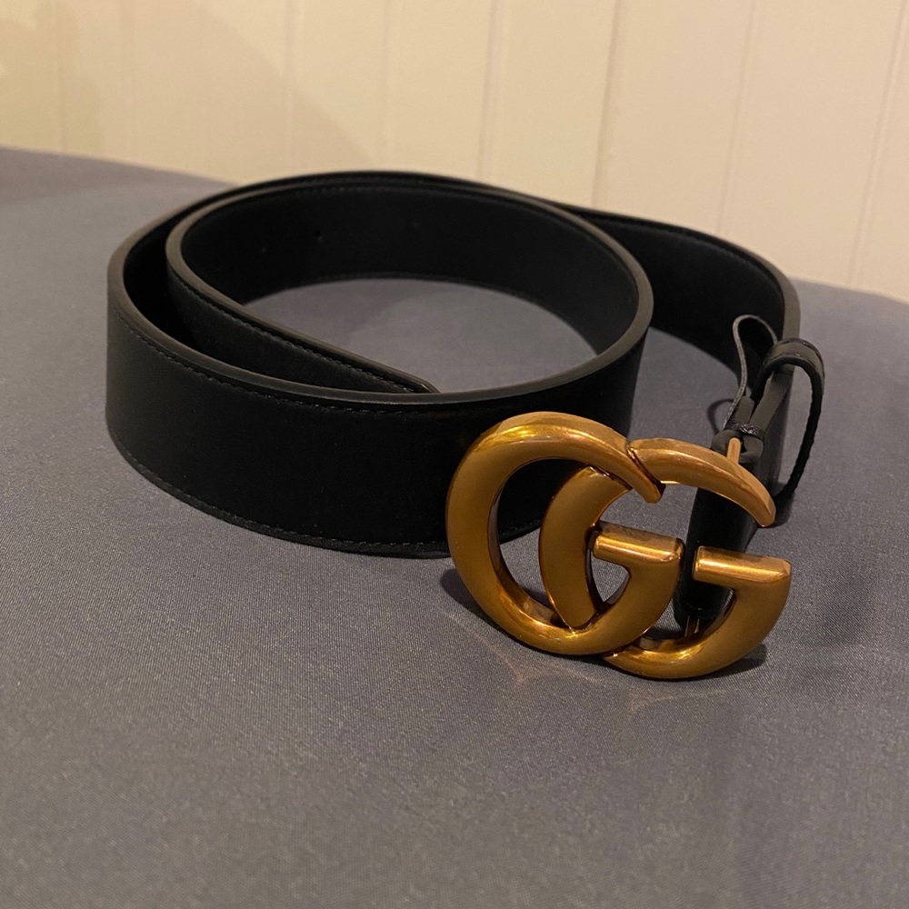 Black Gucci belt